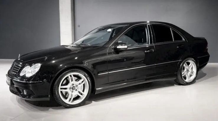 Gdzie znaleźć numer VIN w Mercedesie W203? Sprawdź to teraz!