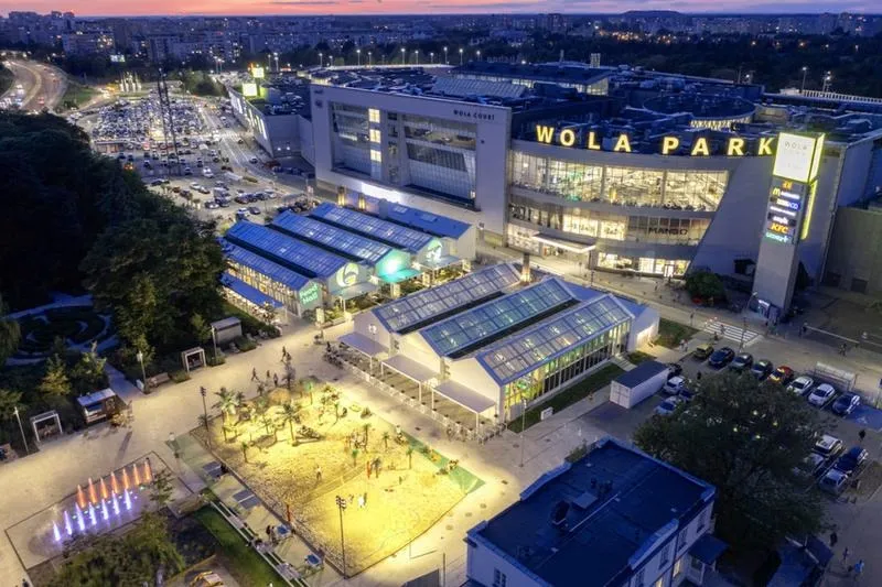 Jak łatwo dojechać do Wola Parku samochodem? Praktyczny przewodnik