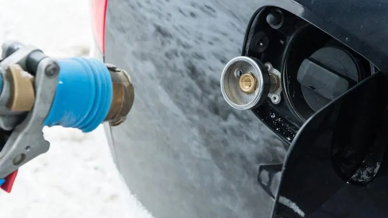 Jak prawidłowo tankować gaz do samochodu – krok po kroku dla początkujących