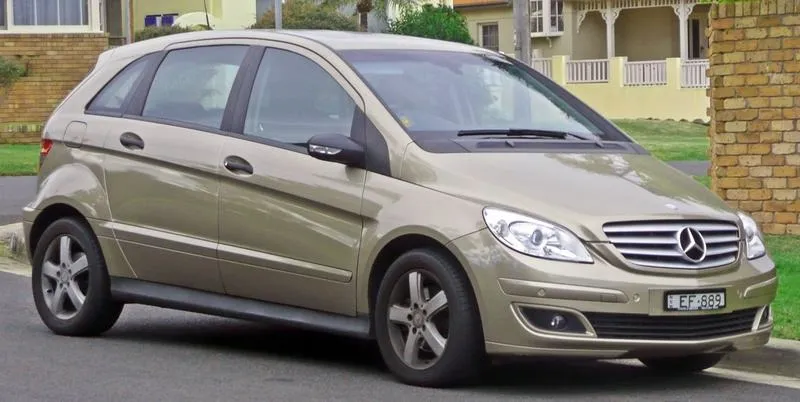 Jak samodzielnie wyjąć rozrusznik w Mercedesie B Klasa?