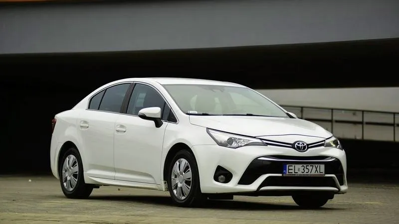 Jak wybrać między Avensis diesel a benzyna – przewodnik dla kierowców