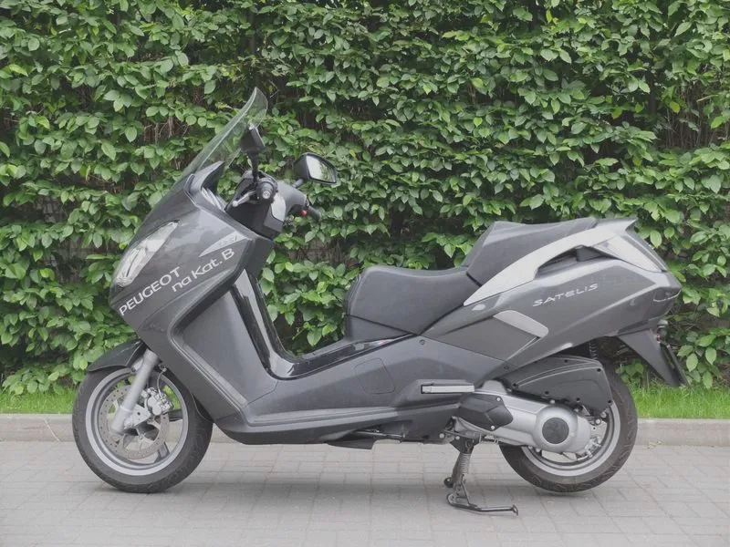 Jakie ilości oleju do silnika potrzebuje Peugeot Satelis 125?