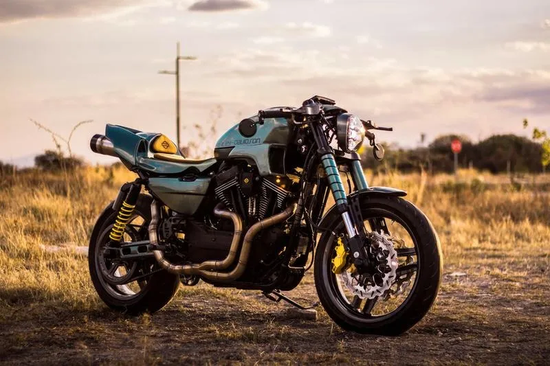 Motocykl custom – co to dokładnie oznacza i jak go stworzyć?