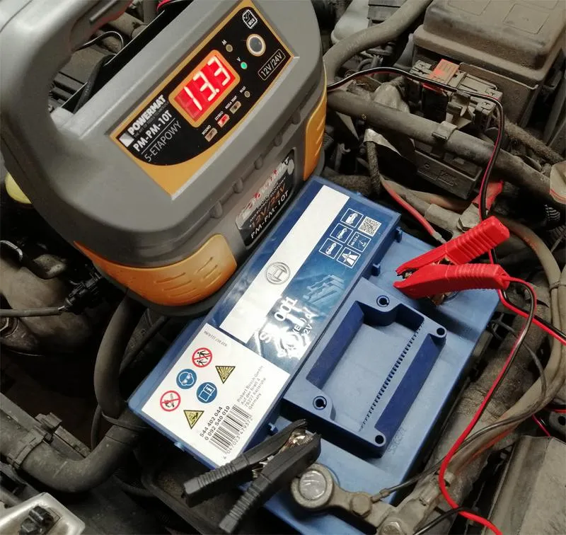 Wymiana akumulatora w samochodzie